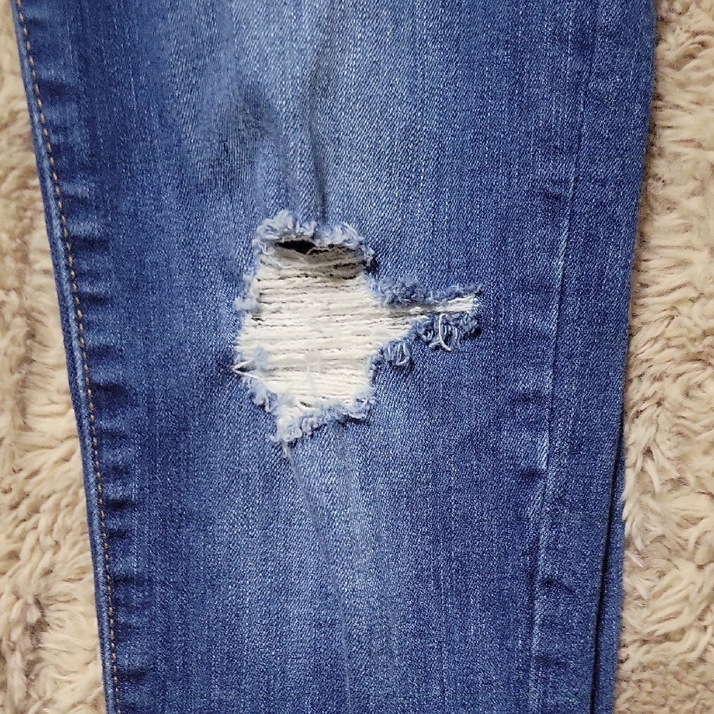 🌞Celebrity Pink Women's Distressed Blue Skinny Capris Size 1/25 - Picture 8 of 9